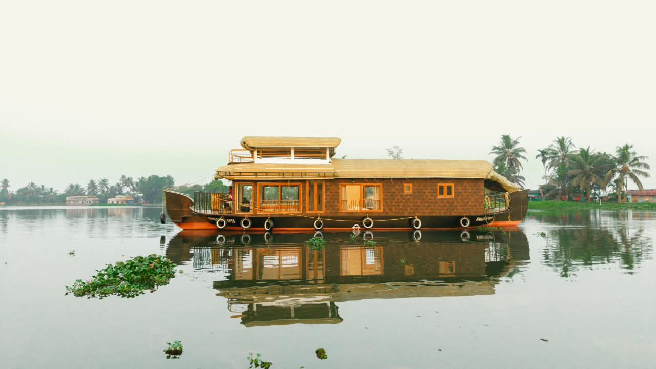 1 bedroom houseboat interior or facilities